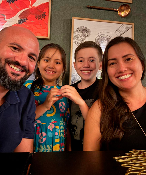 Foto de Bruno e Maraisa - pais da Bia (4º Ano A) e do Lucas (2º Ano B)